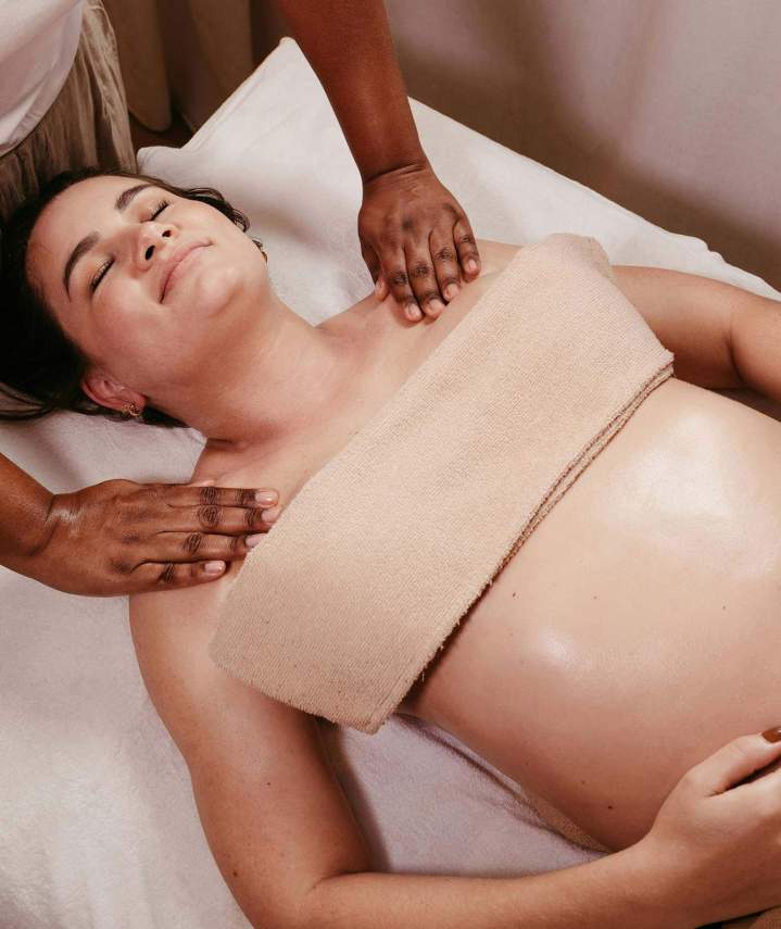 Séance de massage prénatal Saint-Gilles les Bains